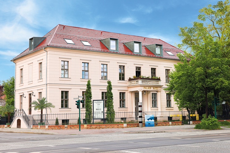 Das Ärztehaus Palais Ritz an der Ecke Berliner Straße / Behlertstraße, Potsdam